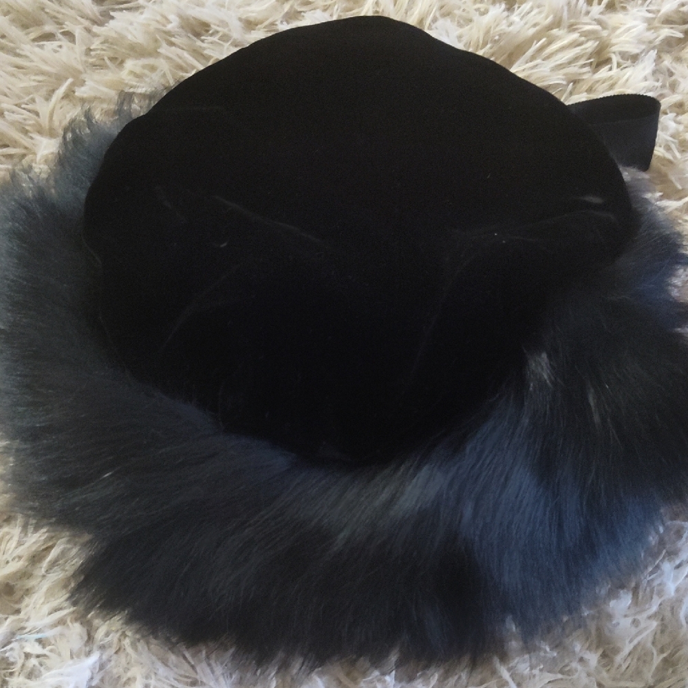 Vintage Black Velvet Hat with Fur Trim